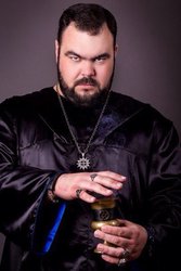 Знахар,  маг Сергій Кобзар допоможе в найважчих випадках. 