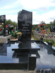 памятники из гранита